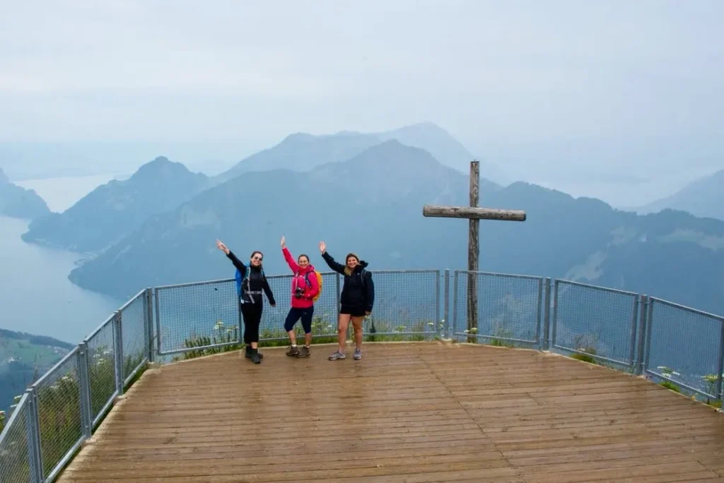 O mirante em Fronalpstock – Monique, Ana e eu