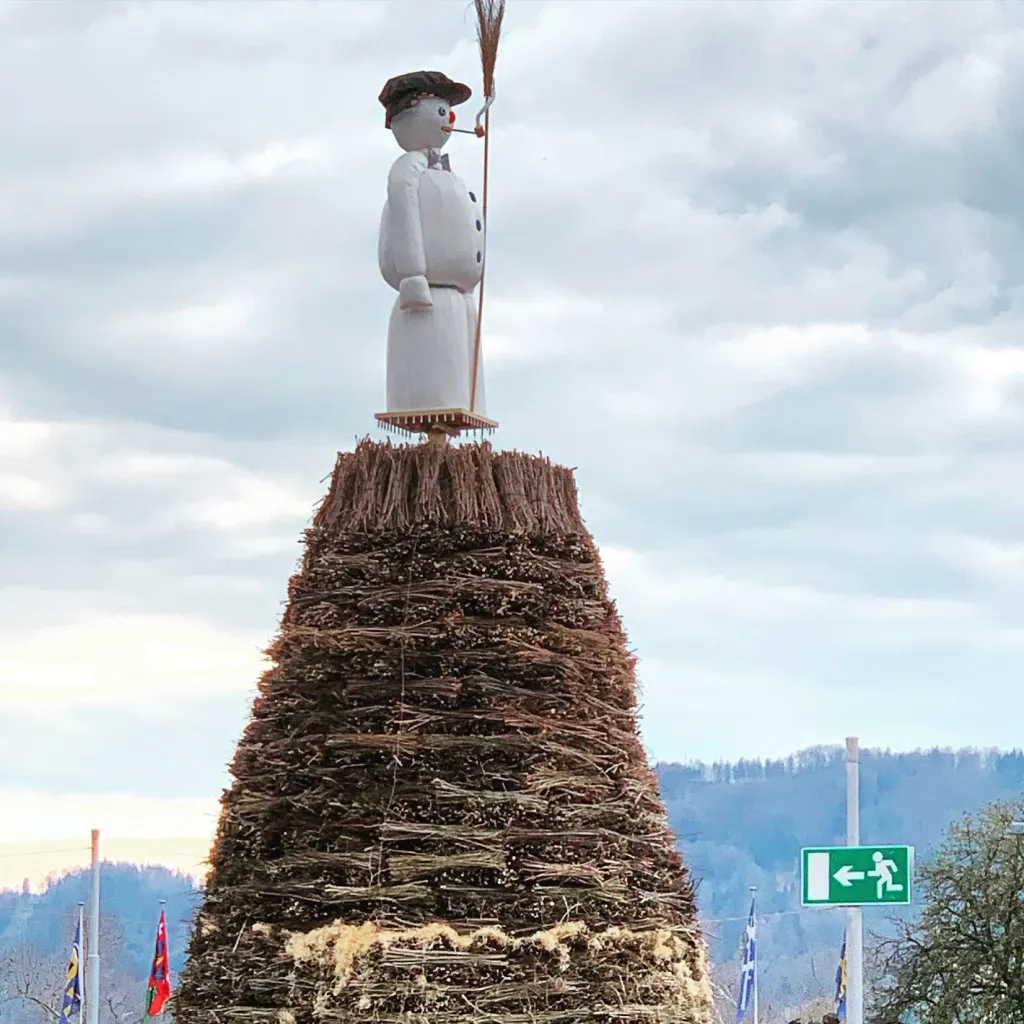 Böögg – O boneco de Neve que explode 4